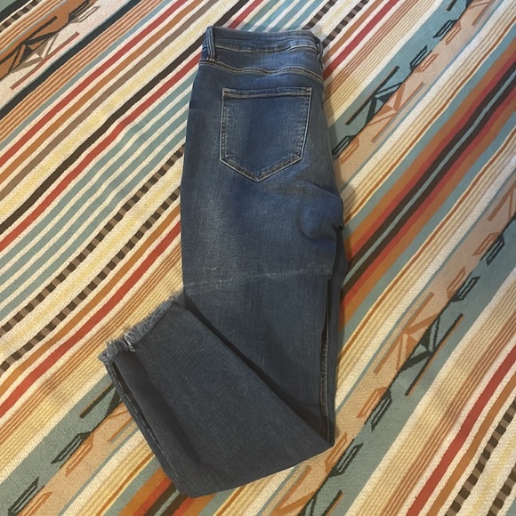 Old Navy Mid-Rise Super Skinny Ankle jeans - Picture 3 of 3